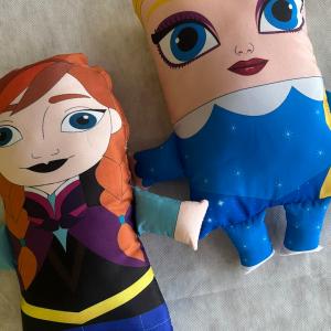 Almofada Personagens - Frozen Oxfordini/Microfibra 31x22  Enchimento em fibra de silicone antialérgica  