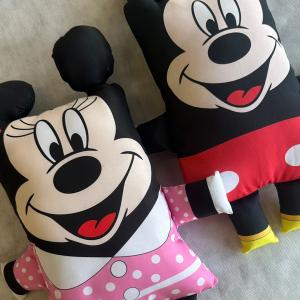 Almofada Personagens - Mickey & Minnie Oxfordini/Microfibra 31x22  Enchimento em fibra de silicone antialérgica  