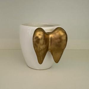Caneca 3D Asas de Anjo Douradas Cêramica 8,5x11 cm Branco predominante  Esmalte brilhante Suporta líquidos quentes ou frios e pode ir ao microondas