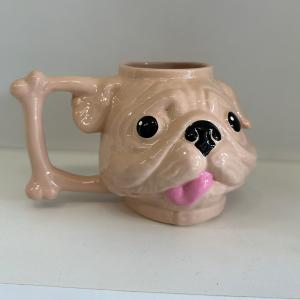 Caneca 3D Cachorro Pug Cêramica 20x11 cm Marrom Claro predominante  Esmalte brilhante Suporta líquidos quentes ou frios e pode ir ao microondas