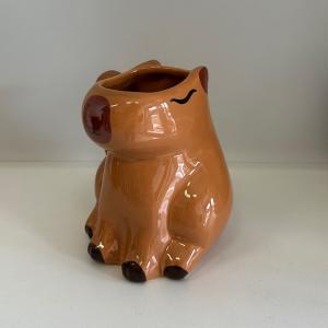 Caneca 3D Capivara Cerâmica 11x10,5 cm Marrom predominante  Esmalte brilhante Suporta líquidos quentes ou frios e pode ir ao microondas