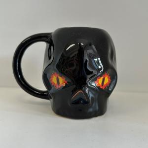 Caneca 3D Caveira Cêramica 13,5x10 cm Preto predominante  Esmalte brilhante Suporta líquidos quentes ou frios e pode ir ao microondas