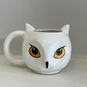 Caneca 3D Coruja Cerâmica 14x9,5 cm Branco predominante  Esmalte brilhante Suporta líquidos quentes ou frios e pode ir ao microondas