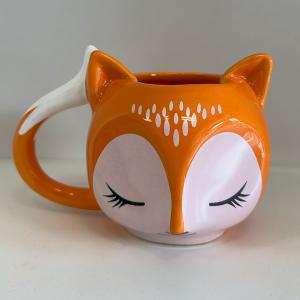 Caneca 3D Raposa Cêramica 14,5x9 cm Laranja predominante  Esmalte brilhante Suporta líquidos quentes ou frios e pode ir ao microondas