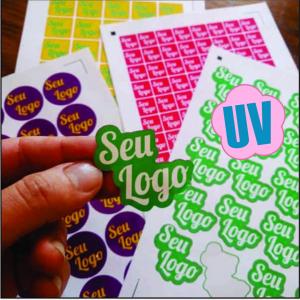 Etiqueta Adesiva em Vinil Ritrama Brilho com Semi-corte 5x5 UV Ritrama Brilho 5x5 cm 4x0 Impressão UV Semi-corte especial 