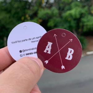 Tag Bola 4,25x4,8cm Personalizada Couchê 250g 4,25x4,8cm 4x4 UV Total  